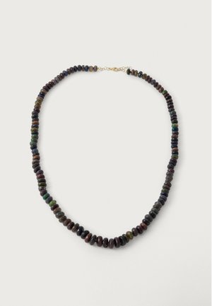 Colar de contas com contas cerâmicas escuras e redondas intercaladas com acentos iridescentes. Fecho seguro em tom dourado. Textura suave.