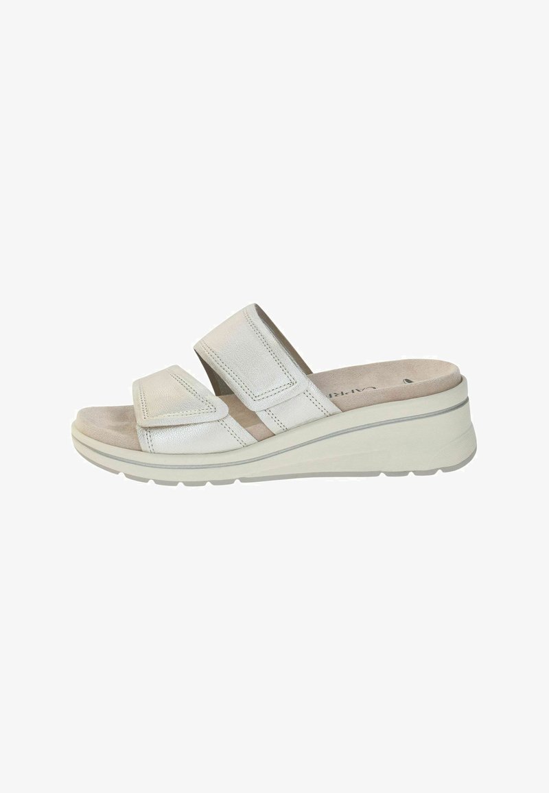 Sandale blanche avec deux brides réglables, semelle intérieure texturée et douce, et une semelle compensée avec un accent gris clair. Comprend un bout arrondi et un design léger.