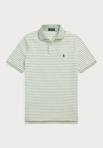 Polo majica s prugicami v nežno zeleni in beli barvi. Narejena iz bombaža, vsebuje ovratnik, zadrgo z tremi gumbi in majhen vezen logotip.