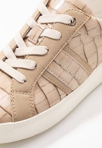 bugatti KELLI - Sneaker low - beige