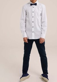 WE Fashion Vapaa-ajan kauluspaita - weiß