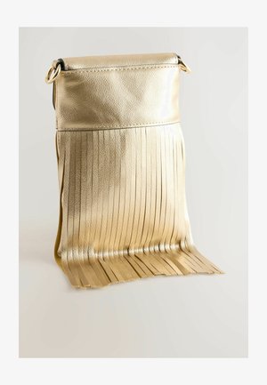Goldene Ledertasche mit strukturiertem Finish, ausgestattet mit einem fransigen Design am Boden und einem oberen Verschluss, sowie metallischen Hardware-Akzenten.