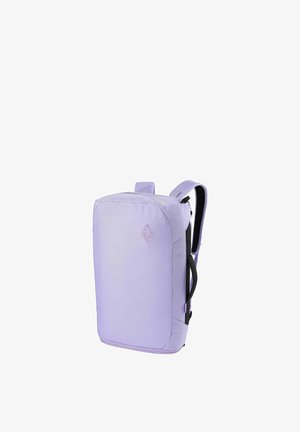 Sac à dos rectangulaire violet clair avec bretelles rembourrées, poignée latérale et logo géométrique subtil à l'avant.