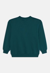 Mørk teal langermet sweatshirt med ribbet crew neck, mansjetter og midjebånd, vist flatt fra baksiden på en hvit bakgrunn.
