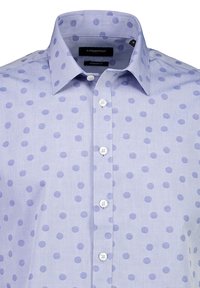 Camicia button-up di un leggero viola con pois di un viola più scuro. Presenta una vestibilità moderna, colletto a punta e bottoni bianchi. Tessuto dalla superficie liscia.