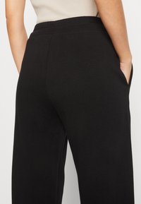 GAP HERITAGE JOGGER - Joggebukse - true black
