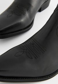 Next REGULAR FIT - Kovboju/motociklistu tipa puszābaki - black
