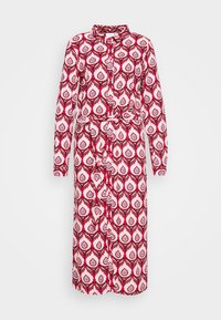 Długa sukienka z długim rękawem w czerwono-różowy kwiatowy wzór, z przodem zapinanym na guziki i paskiem do wiązania, wykonana z lekkiego materiału.