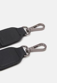 Even&Odd Axelremsväska - black