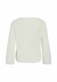 Kremowy sweter o luźnym kroju, z dzianiny, z opadającymi ramionami i długimi rękawami. Brak widocznych elementów metalowych i wzorów.