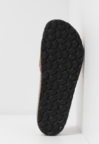 Tamaris SLIDES - Hausschuh - cognac