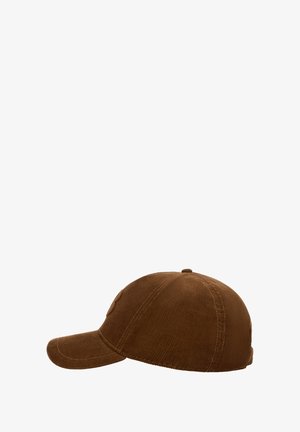 Braune Corduroy-Baseballkappe mit runder Krone und gebogenem Schirm, ausgestattet mit Nähdetails und einem kleinen Logoakzent an der Seite.
