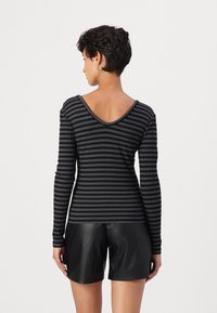 ONLY ONLTRISTA V NECK BOX  - Top dugih rukava - black/magnet