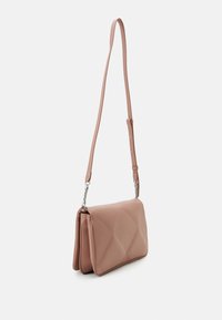 Calvin Klein RELOCK QUILT SHOULDER BAG - Taška cez plece - ash rose