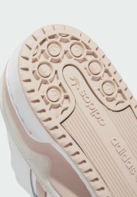 adidas Originals FORUM LOW CLASSIC - Tenisice - cloud white taupe cloud white