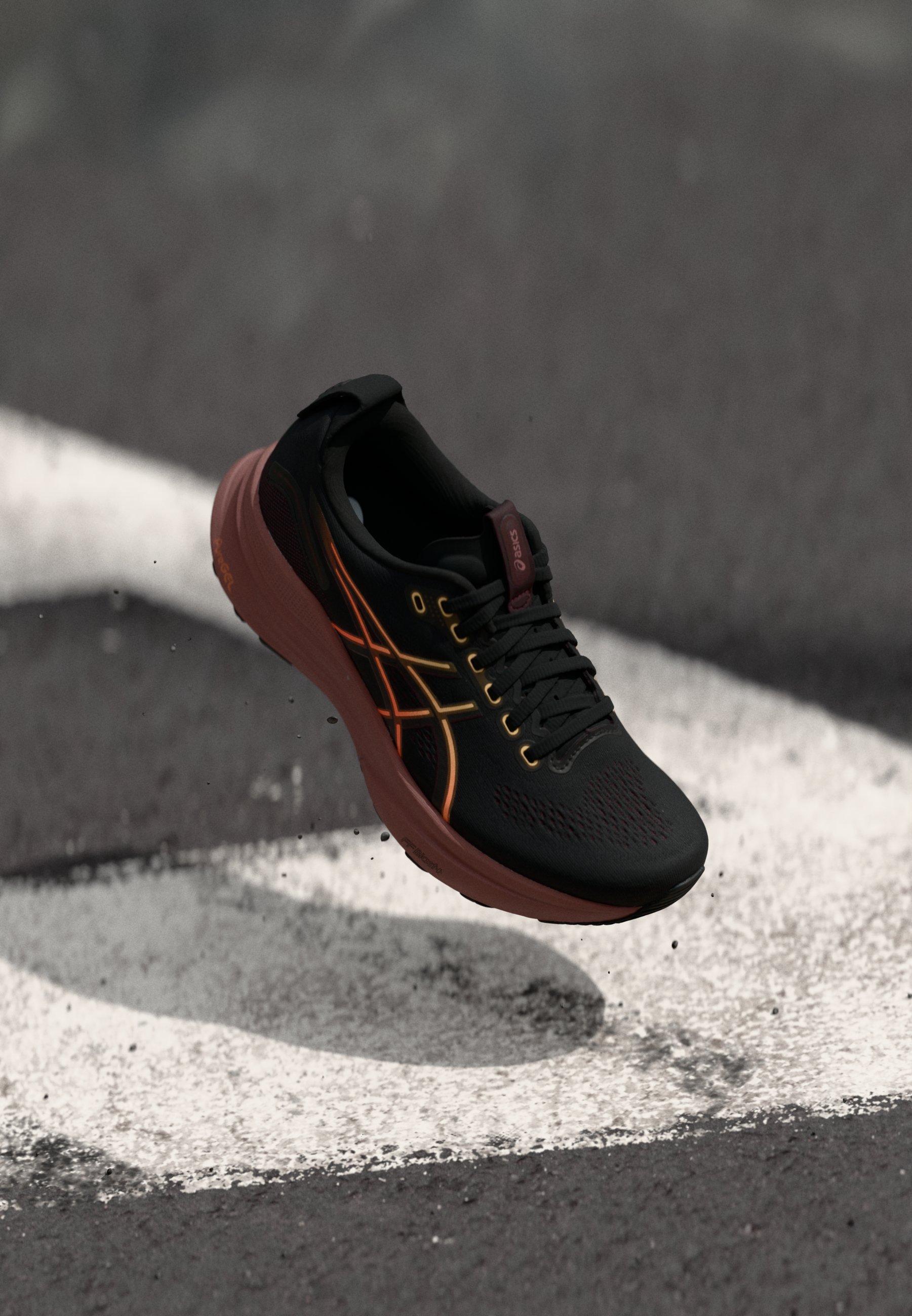 ASICS GEL KAYANO 32 - Road running shoes - black/dark currant
