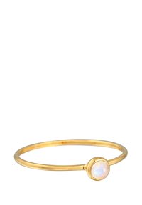 Auksinės metalo apyrankės su sklandžia, plona juosta ir apvalia, vaivorykštinę šviesą atspindinčia opalo brangakmenio apskritimo kalte vienoje pusėje.