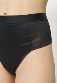 Marks & Spencer FIRM STRIPE THONG - Bielizna korygująca