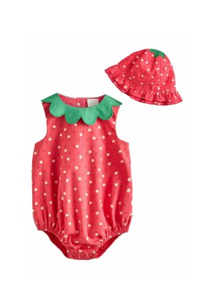 Roter Baby-Strampler mit weißen Polka-Dots und grünem, gewelltem Kragen, kombiniert mit passender roter Polka-Dot-Mütze mit gerafftem Rand und grünem Blattdetail.