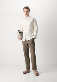Les Deux PATRICK PANTS - Pantaloni - brown