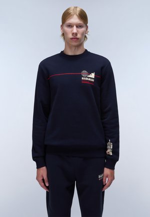 Marineblauwe crewneck sweatshirt van zachte stof, met een contrasterende rode lijn en grafisch ontwerp met een globe en bergen op de borst.