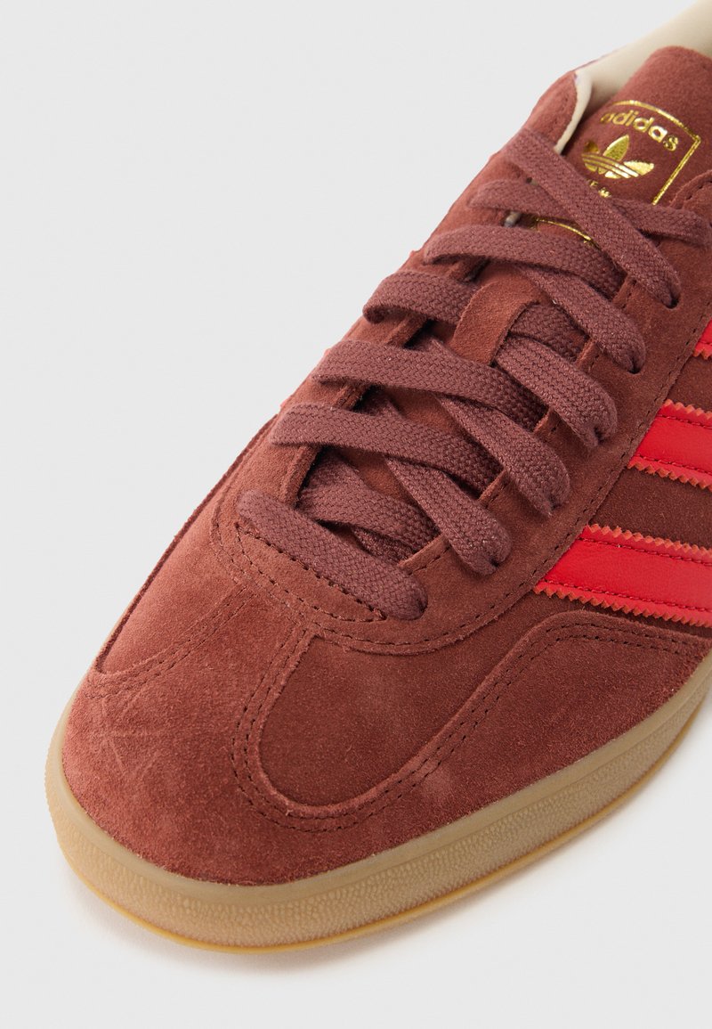 adidas gazelle silver green womens adidas Men's Originals Gazelle Indoor, Red / 7