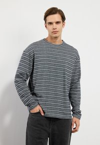 Pier One Pikkade varrukatega topp - navy
