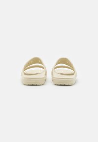 Crocs CLASSIC UNISEX - Šľapky - beige