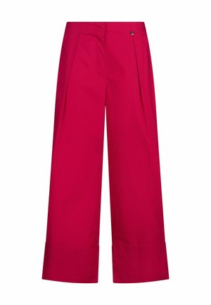 Pantaloni cropped a gamba larga in rosso vivace con orli risvoltati, pieghe frontali, chiusura frontale nascosta e un piccolo bottone decorativo in vita.