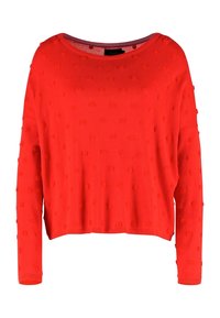 Roter gestrickter Pullover mit rundem Halsausschnitt, der ein strukturiertes Muster aus erhöhten Punkten aufweist und lange Ärmel mit gerippten Bündchen hat.