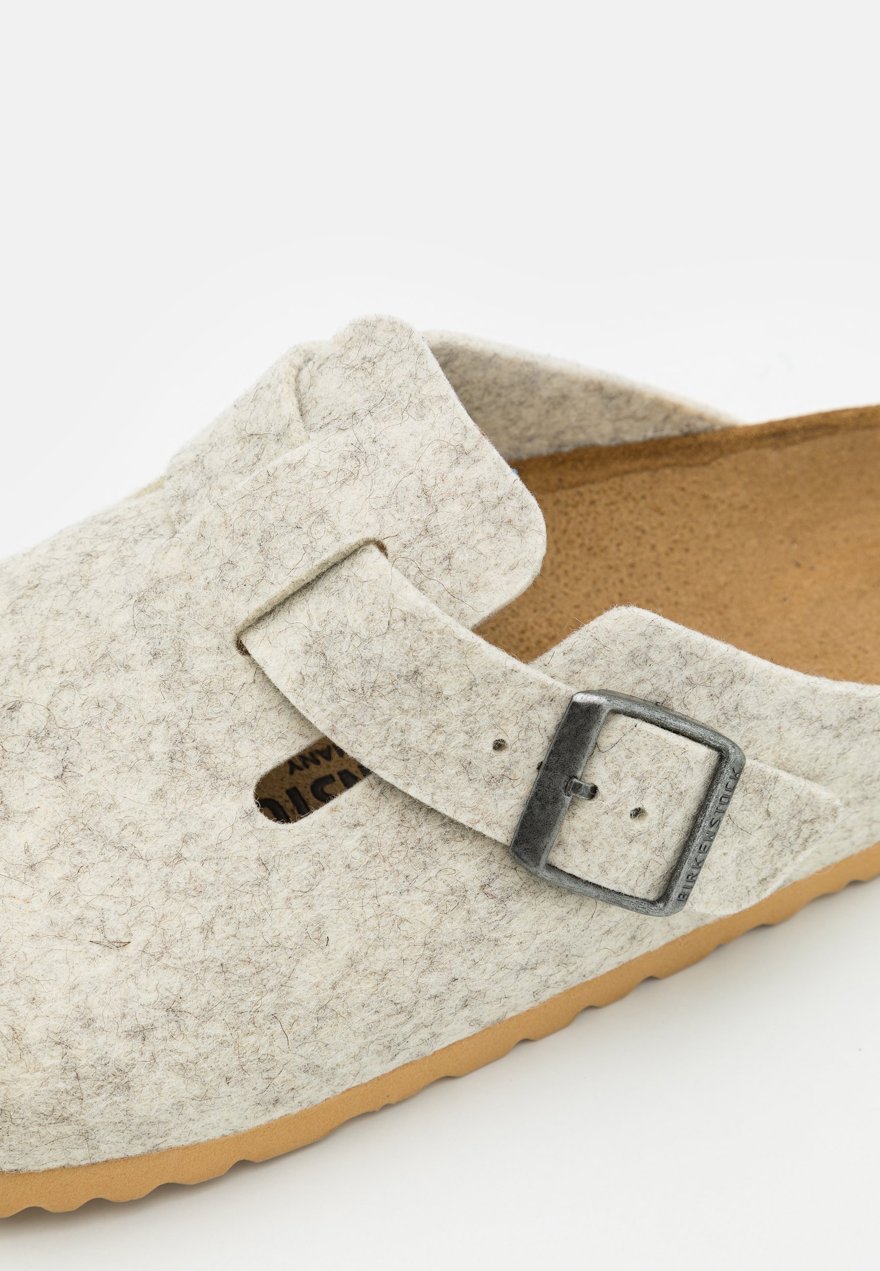 サンダル・ミュール BOSTON BS FLAT MULES (NARROW FIT) pierced-crystal-mule-angle.