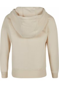 Haut à capuche beige en mélange de coton doux, doté d'une grande capuche, de poignets côtelés et d'un ourlet ajusté. Texture lisse avec des détails de couture minimaux.