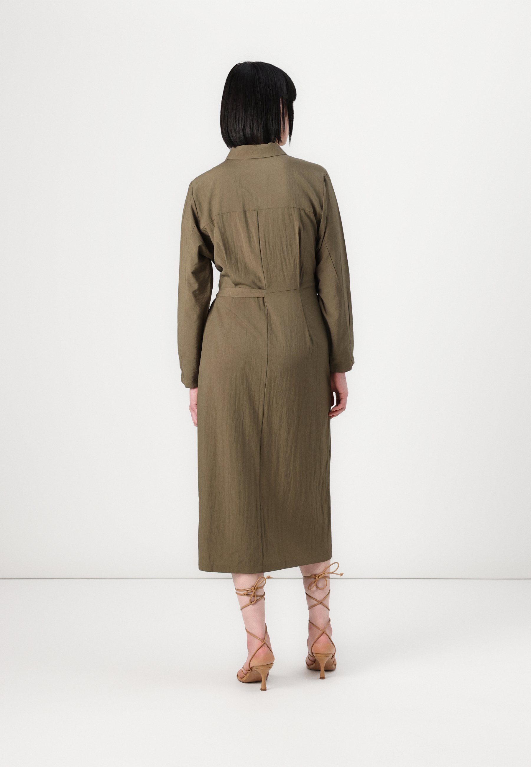 L'Or Waist tuck shirt dress カーキブラウン MOUSSY マウジー moussy TUCK WAIST L/S SHIRT DRESS （カーキ