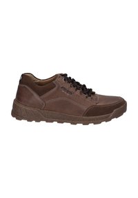Sneaker in pelle marrone e suede con finitura testurizzata, dotato di lacci neri e suola robusta. Accenti laterali e dettagli di cucitura visibili.