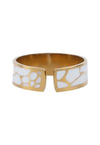 Gouden ring met een open ontwerp, voorzien van een gestructureerde witte inleg met onregelmatige vormen en gladde randen, wat zorgt voor een moderne esthetiek.