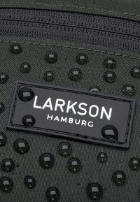 Larkson FINN - Bältesväska - dunkelgrün