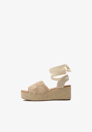 INSIDE, Sandalias con plataforma - beige
