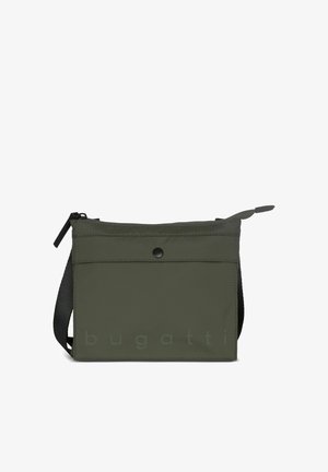 Bolso bandolera compacto de color verde oliva con bolsillo frontal con cierre de broche, cierre de cremallera, correa negra ajustable y logotipo "bugatti" en relieve en el frente.