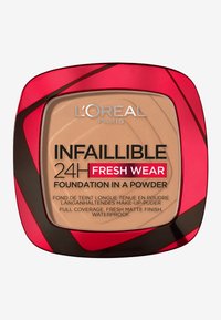 Puderfoundation kompakt med en slät, brun puderyta. Har ett djärvt röd-svart geometriskt fodral med L'Oréal-logotyp och produktinformation.