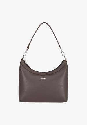 Braune Ledertasche mit glatter Textur und geschwungenem Design. Verfügt über einen Reißverschluss und einen einzelnen, flexiblen Schulterriemen. Logo sichtbar.