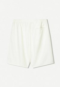 Pantaloni scurți din bumbac alba cu o croială relaxată, talie elastică și un singur buzunar pe spate. Textură netedă și design cu picioare drepte.