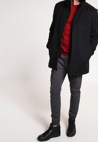 BOSS CASUAL Kapsáče - grey