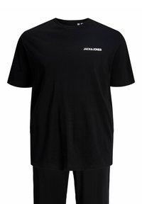 T-shirt noir à manches courtes avec le logo blanc JACK&JONES sur la poitrine gauche, présenté avec un pantalon noir assorti sur un fond uni.