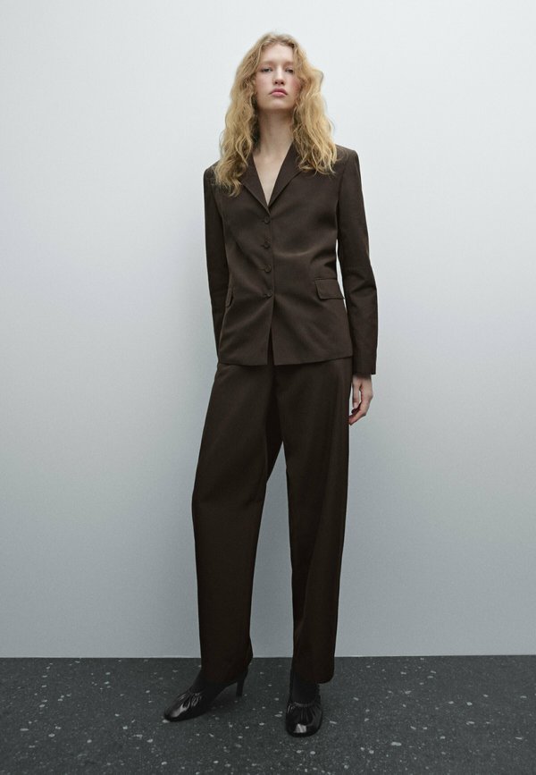 TEXTURED WITH A CLEAN DESIGN  - Trousers3