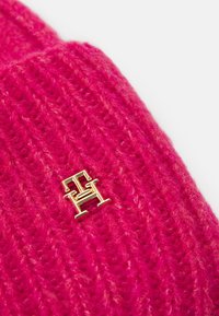 Tommy Hilfiger TIMELESS BEANIE - Pipo - heritage pink