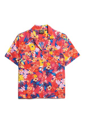 Koszula z krótkim rękawem na guziki z żywym, czerwonym tłem i wielokolorowymi kwiatowymi wzorami w odcieniach żółci, różu i niebieskiego.