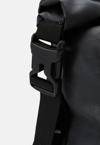 The North Face BASE CAMP VOYAGER ROLLTOP - Hátizsák - black/white