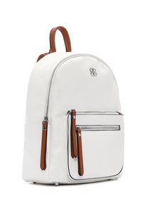 Zaino bianco in pelle con forma arrotondata, caratterizzato da accenti in pelle marrone, tasche con zip e una superficie texturizzata. Dettaglio logo argentato incluso.