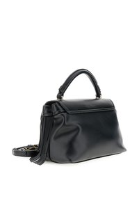 Borsa a mano in pelle nera con forma strutturata, manico superiore, tracolla removibile e dettagli in frange laterali. Texture liscia e hardware minimo.