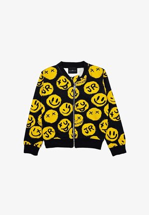 Giacca nera con zip decorata con un motivo di grandi facce sorridenti gialle e le lettere "JR." Polsini e collo a costine, texture morbida.